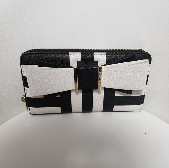 Betsey Johnson Handbags - Betsey Johnson/ Bow Wallet